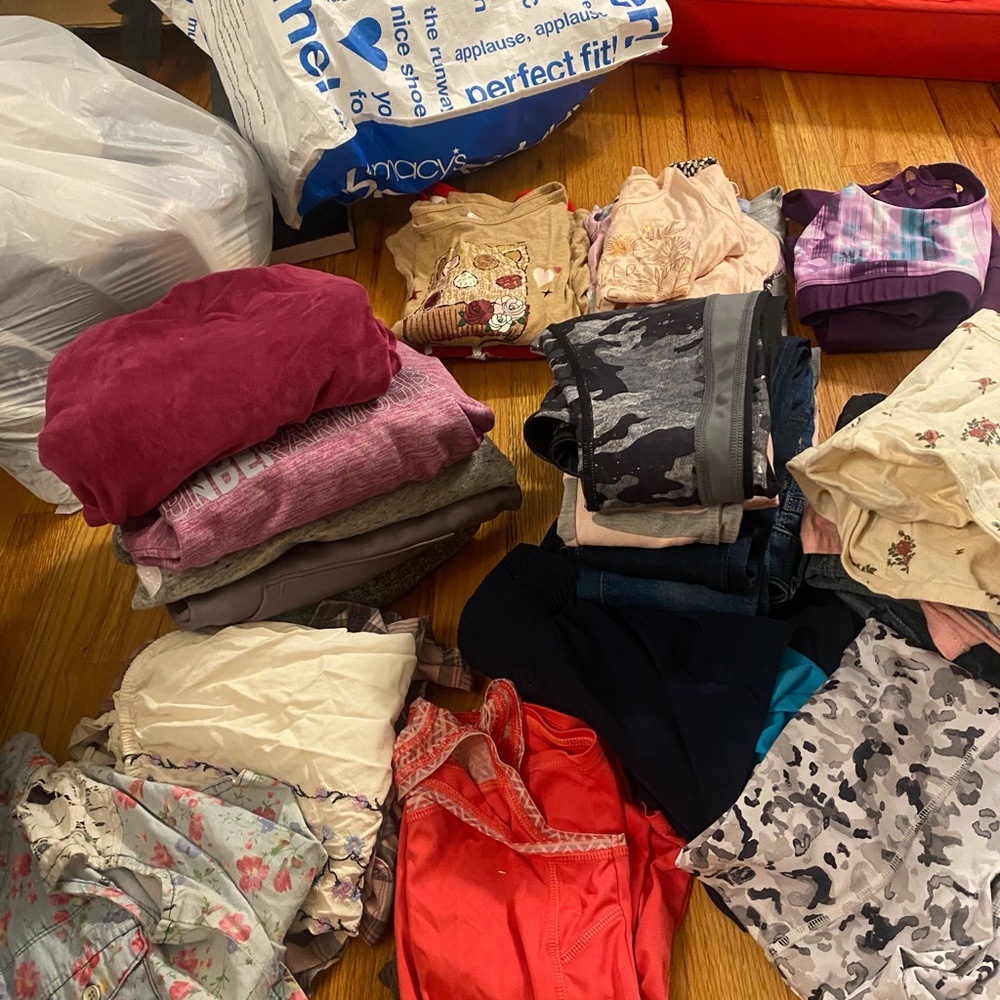 Lot of girls size 6/7 clothes